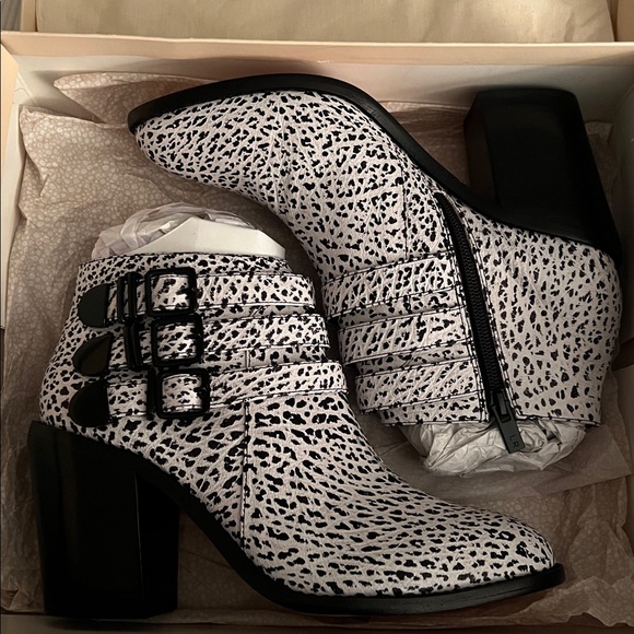 NWT Loeffler Randall Eugenie Booties size 9B - Picture 8 of 14